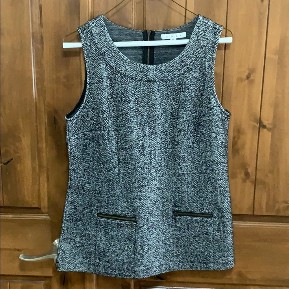 Black and whit vest